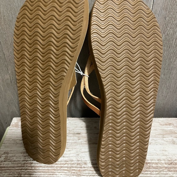 Quiet Storm Flip Flops - Picture 2 of 2